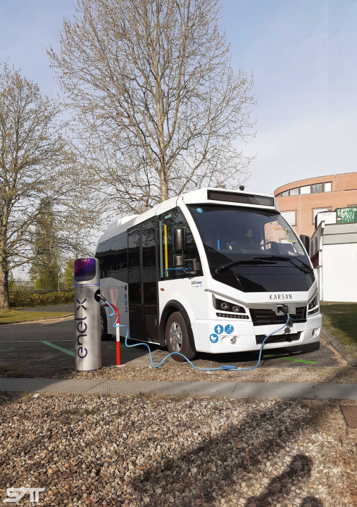 <p><em>Sa 88 kWh kapaciteta svog „rezervoara“, ovaj mali turski autobus je uspeo da pređe preko 210 km, kolika je i njegova najavljena autonomija. I sve to uz savršene perf